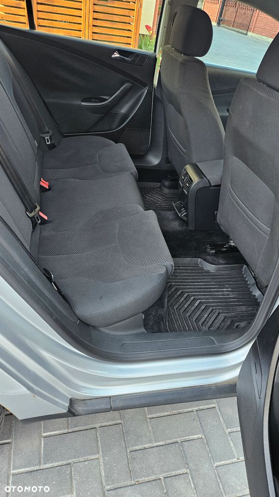 Volkswagen Passat 1.9 TDI Comfortline Family - 11