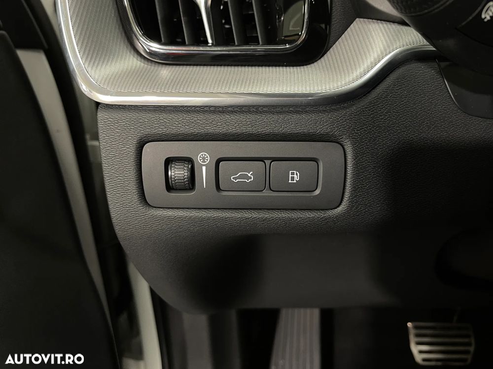 Volvo XC 60 Recharge T8 Twin Engine eAWD R-Design - 25