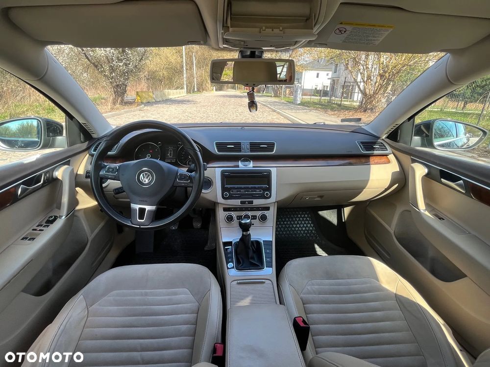 Volkswagen Passat 2.0 TDI Highline - 11