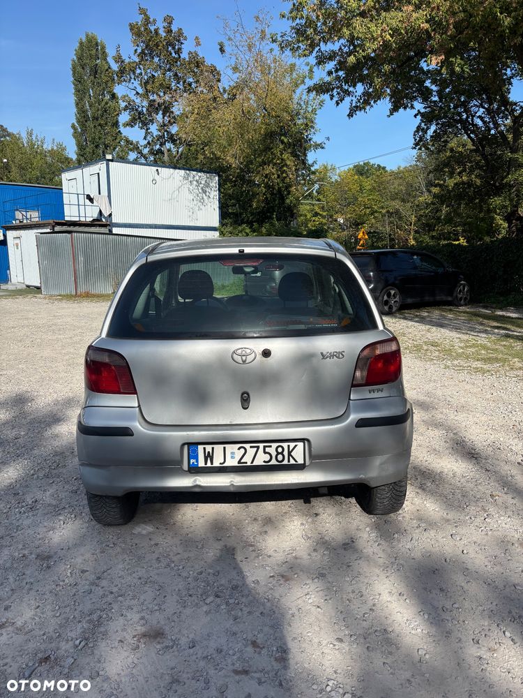Toyota Yaris 1.0 Base - 4