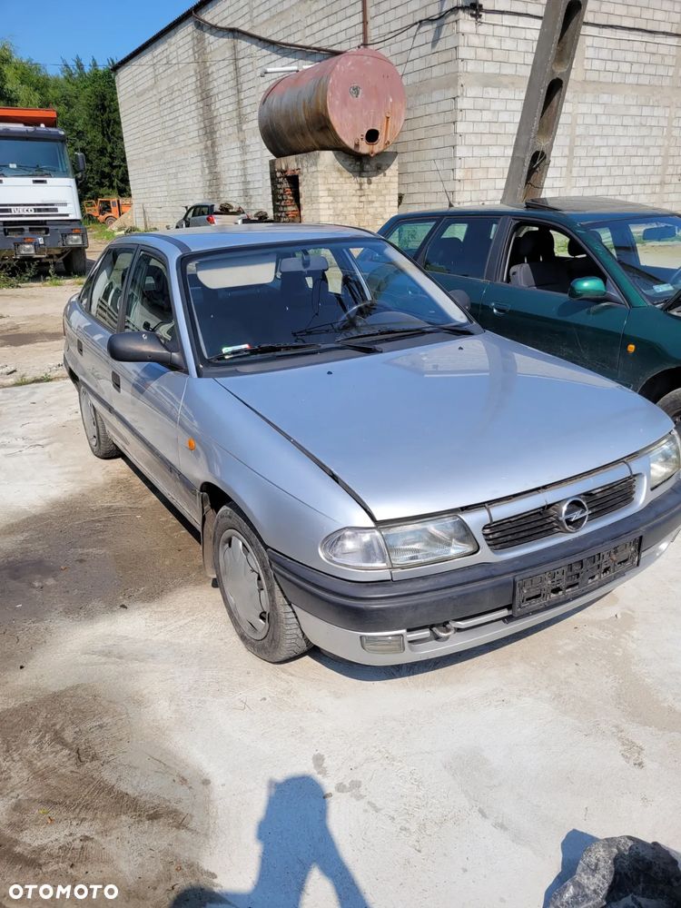 OPEL ASTRA F SEDAN fotel kanapa deska kokpit podsufitka boczek podłokietnik licznik panel szyb stacyjka zestaw startowy - 2