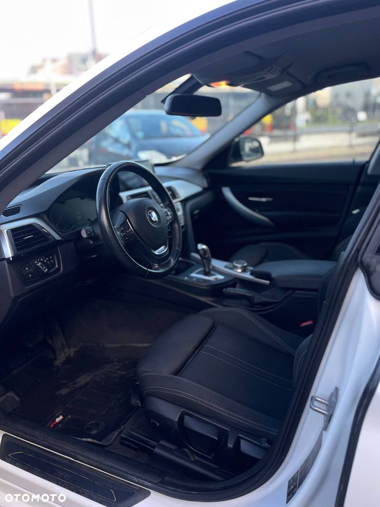 BMW Seria 3 320d xDrive Advantage - 13