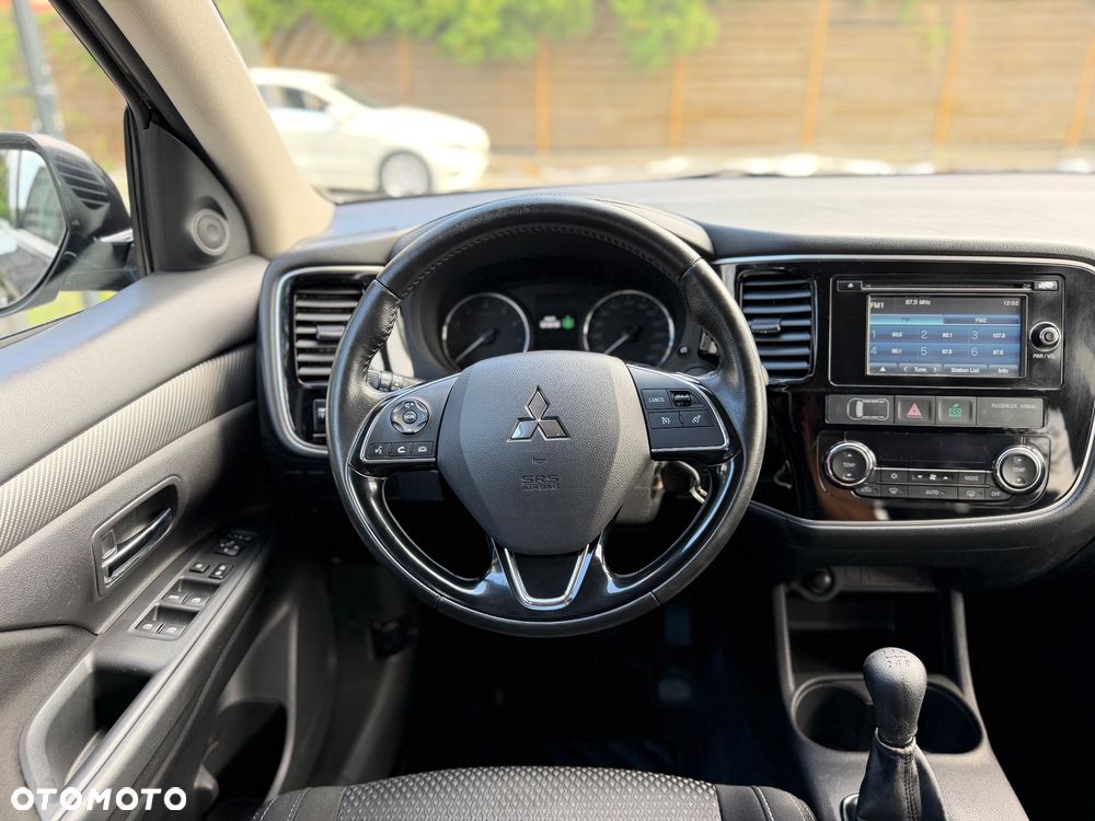 Mitsubishi Outlander - 12