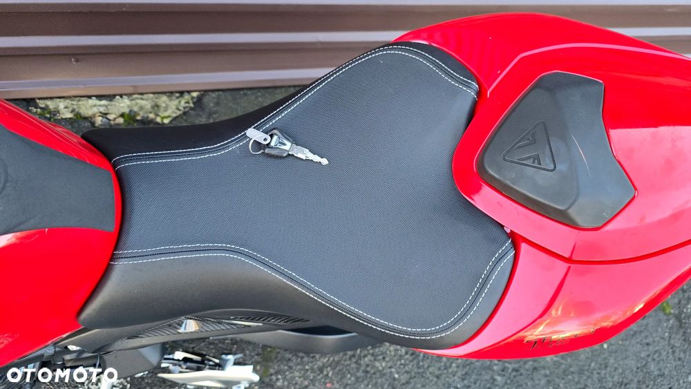 Triumph Street Triple - 11