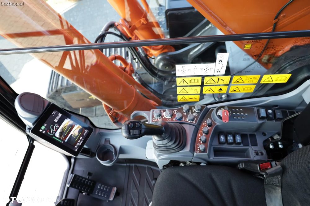 Hitachi ZX350LCN-7 - 23