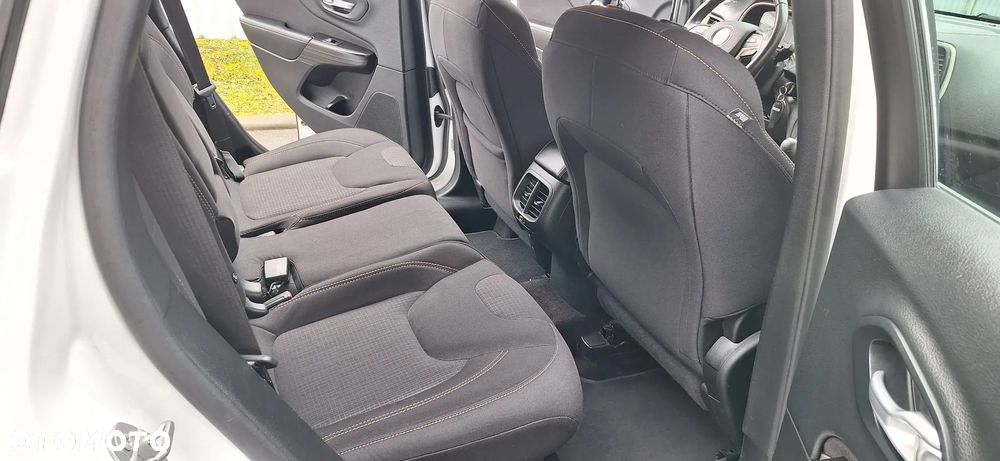 Jeep Cherokee 2.0 MJD Active Drive I Longitude - 11