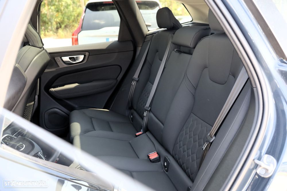 Volvo XC 60 2.0 T6 PHEV Plus Dark AWD - 9