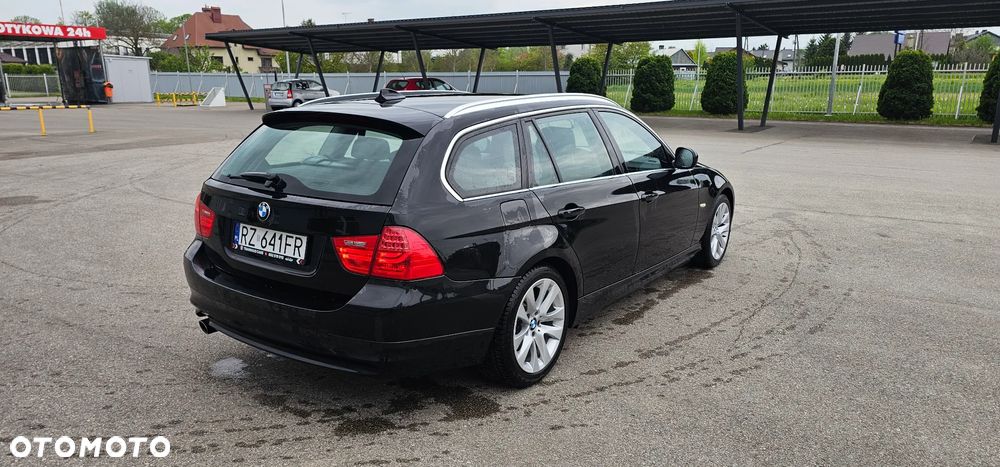 BMW Seria 3 320i - 24