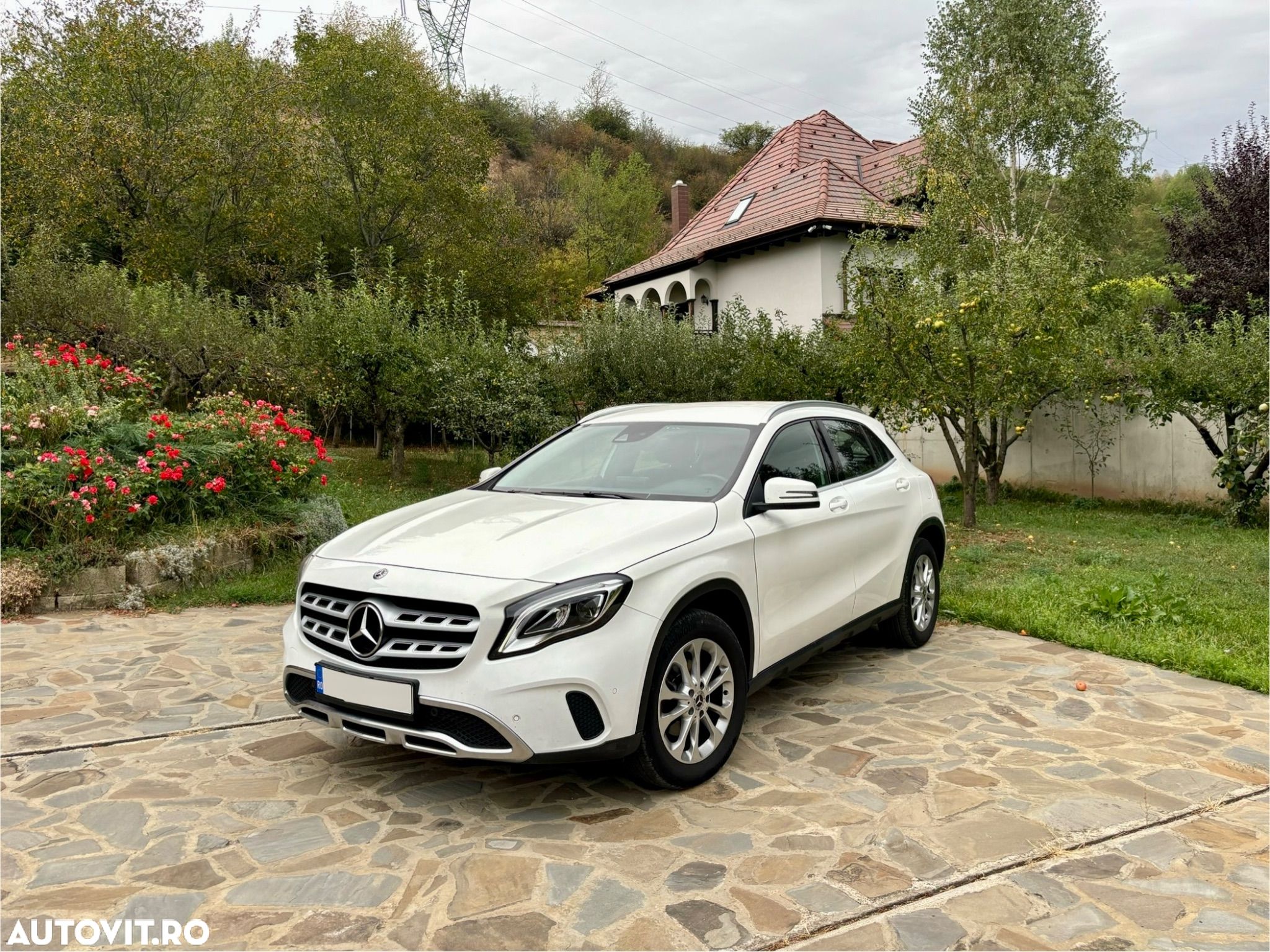 Mercedes-Benz GLA 180 7G-DCT - 1