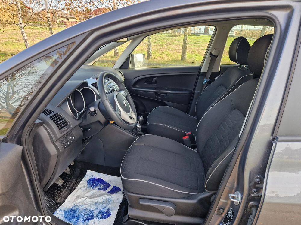 Kia Venga 10-15 - 12