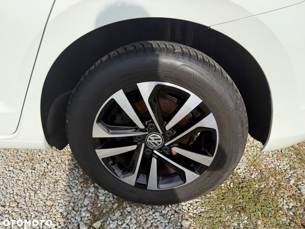 Volkswagen Touran - 19
