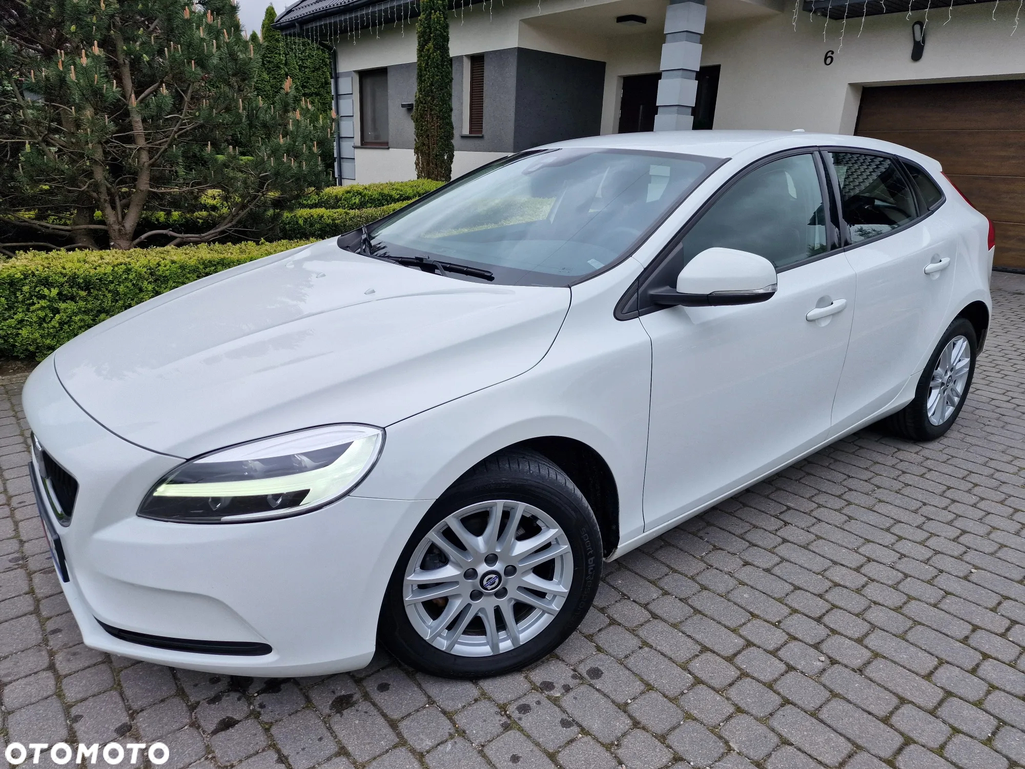 Volvo V40 D2 Drive-E Momentum - 27