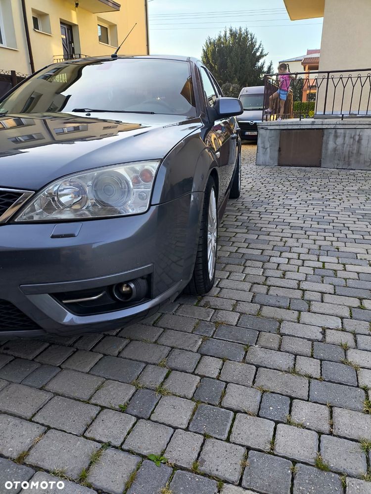 Ford Mondeo 3.0 V6 ST 220 - 3