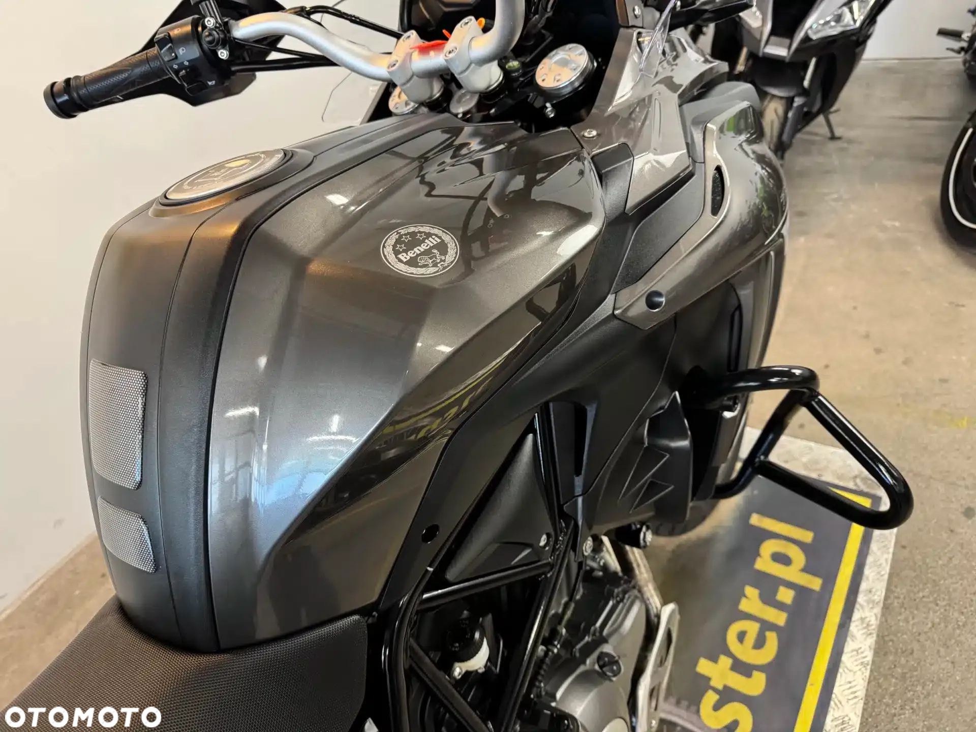 Benelli TRK 502 - 17