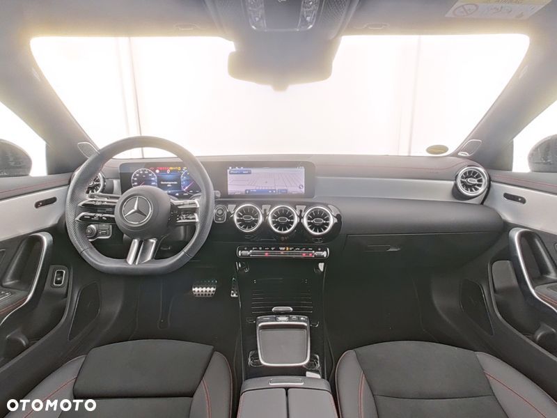 Mercedes-Benz CLA 220 7G-DCT AMG Line - 9