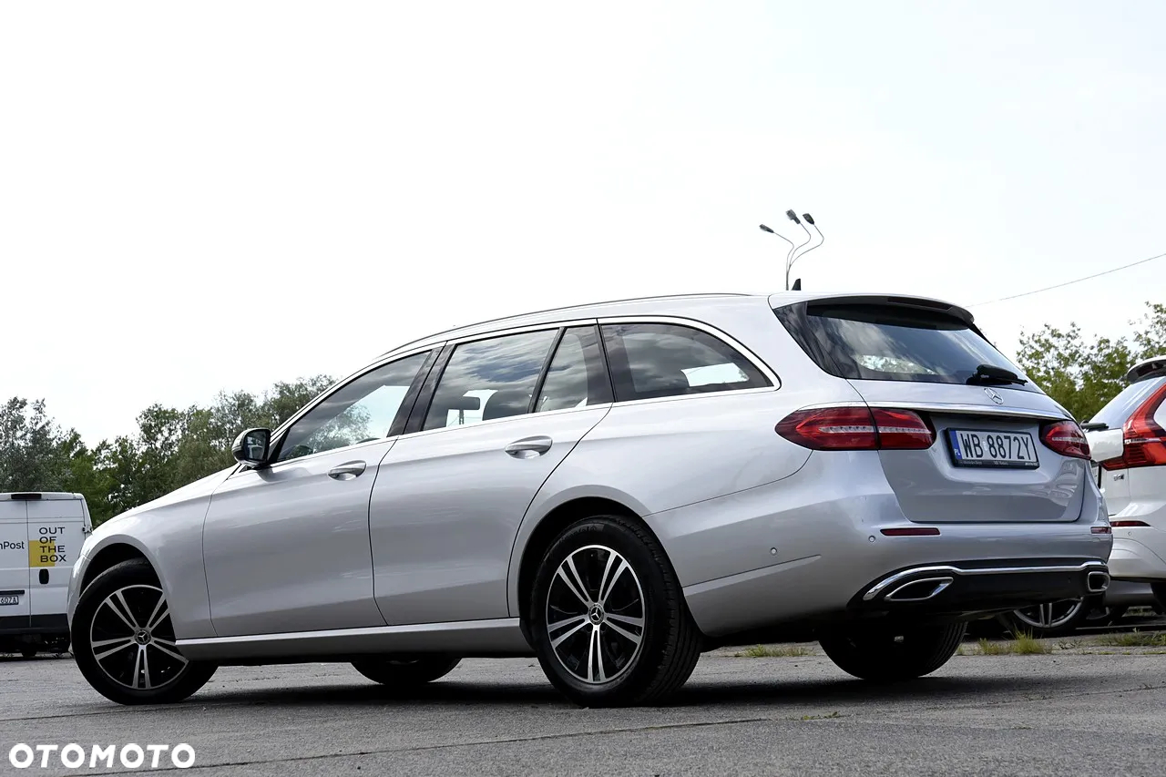 Mercedes-Benz Klasa E 220 d 4Matic T 9G-TRONIC Avantgarde - 5