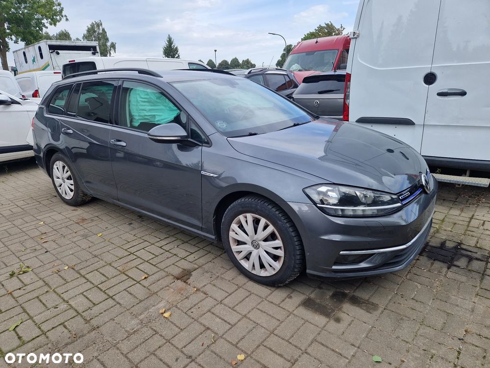Volkswagen Golf - 1