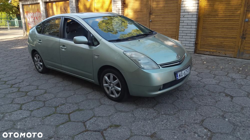 Toyota Prius (Hybrid) - 2