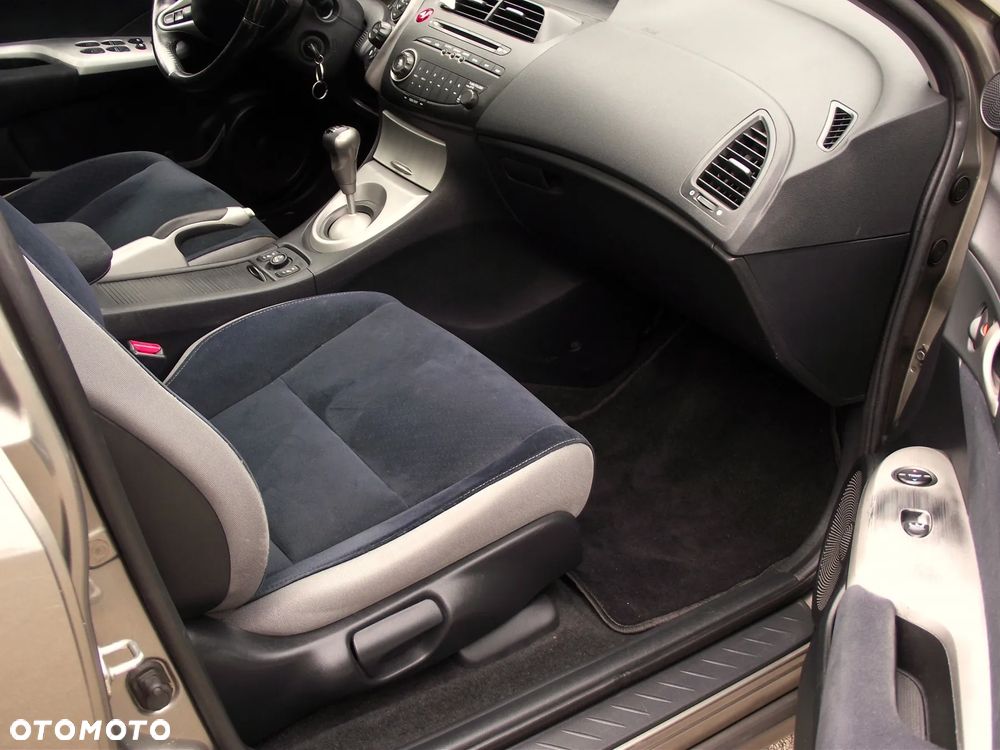 Honda Civic 1.8 Executive - 22