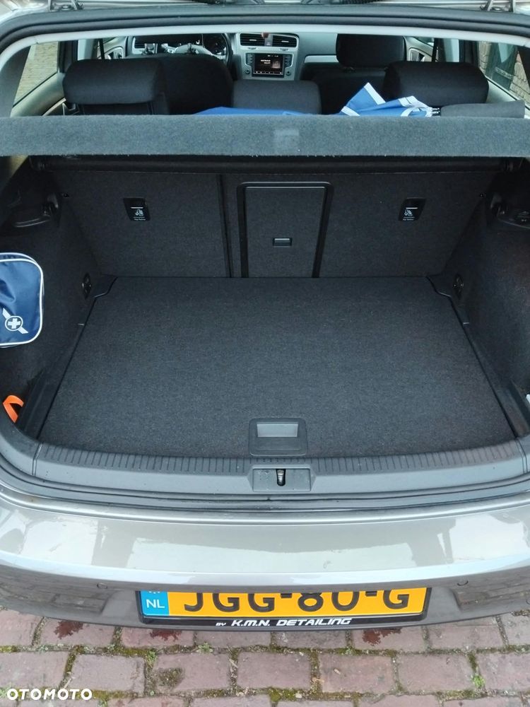 Volkswagen Golf - 2