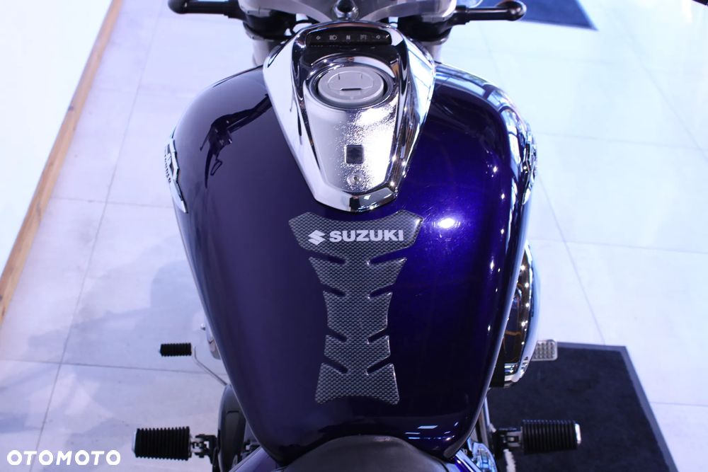 Suzuki Intruder - 11