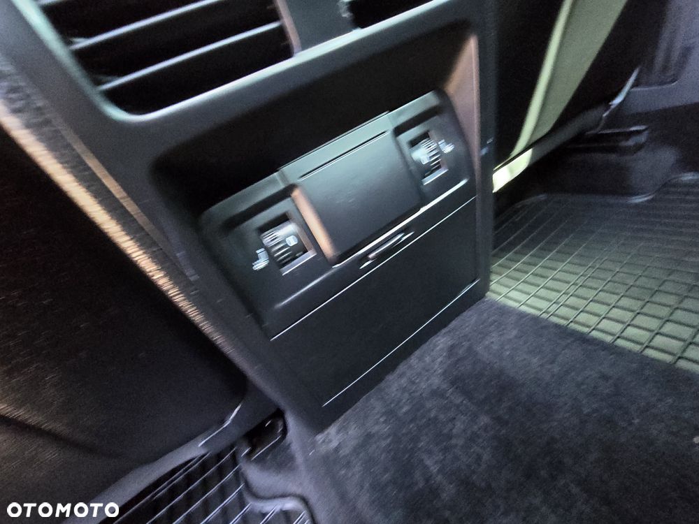 Volkswagen Passat - 28