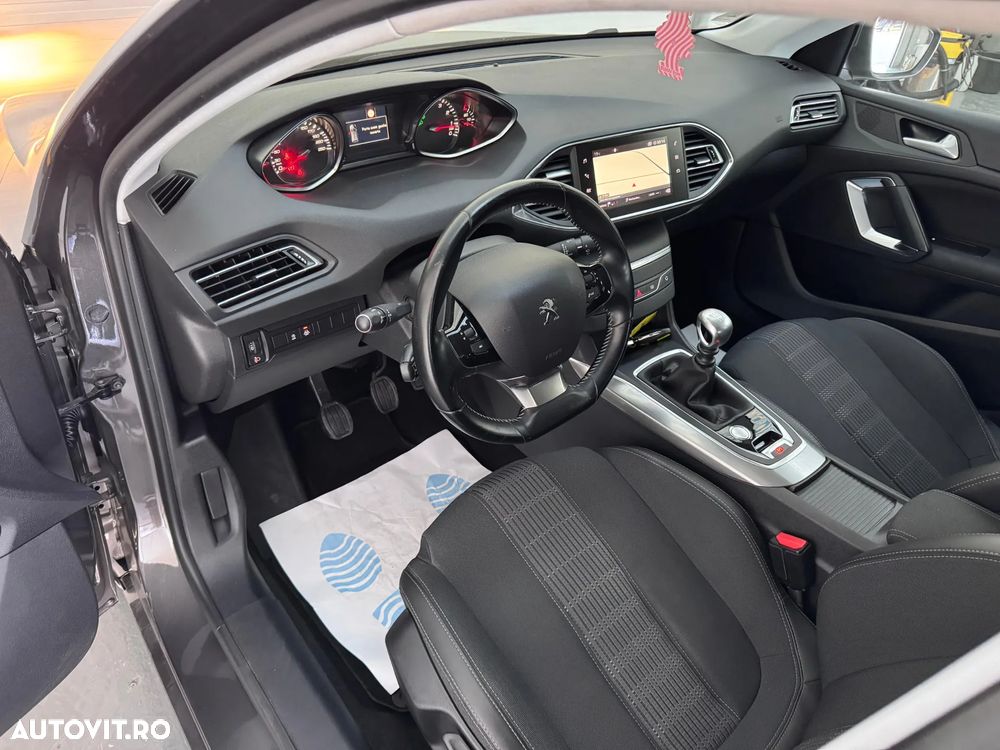 Peugeot 308 1.2 L PureTech Turbo S&S Allure Pack - 6