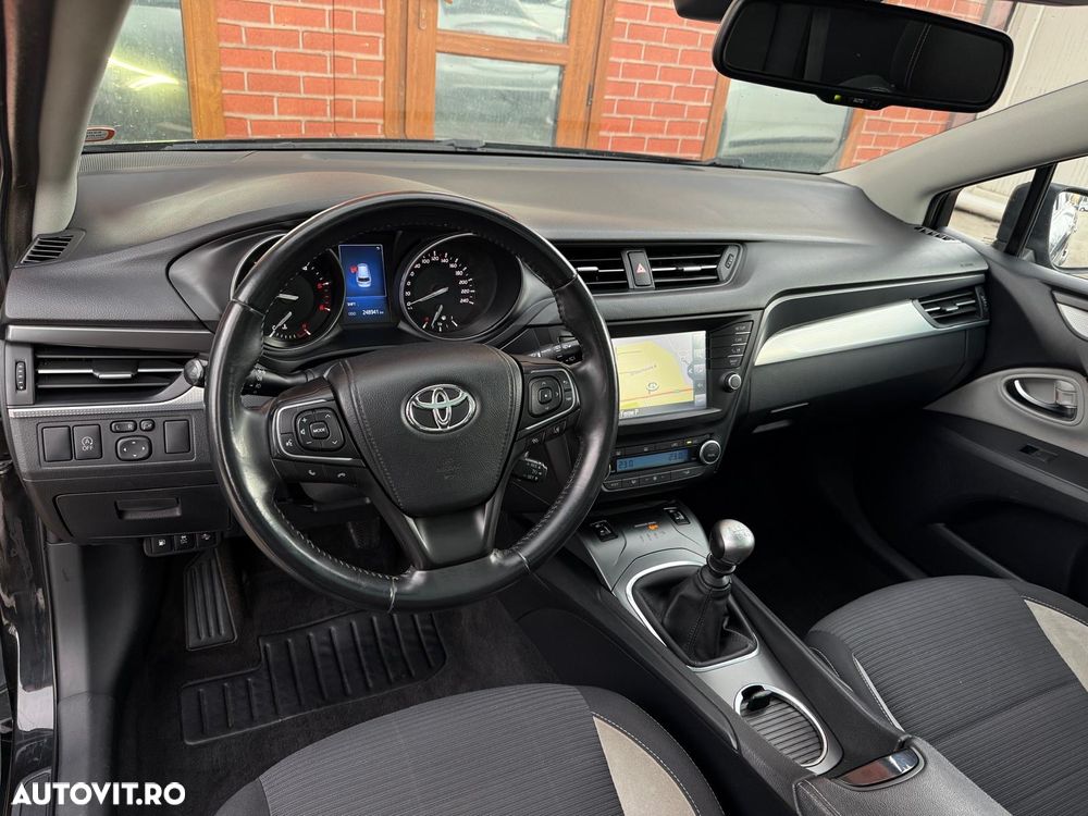 Toyota Avensis 2.0 D-4D Elegance - 10