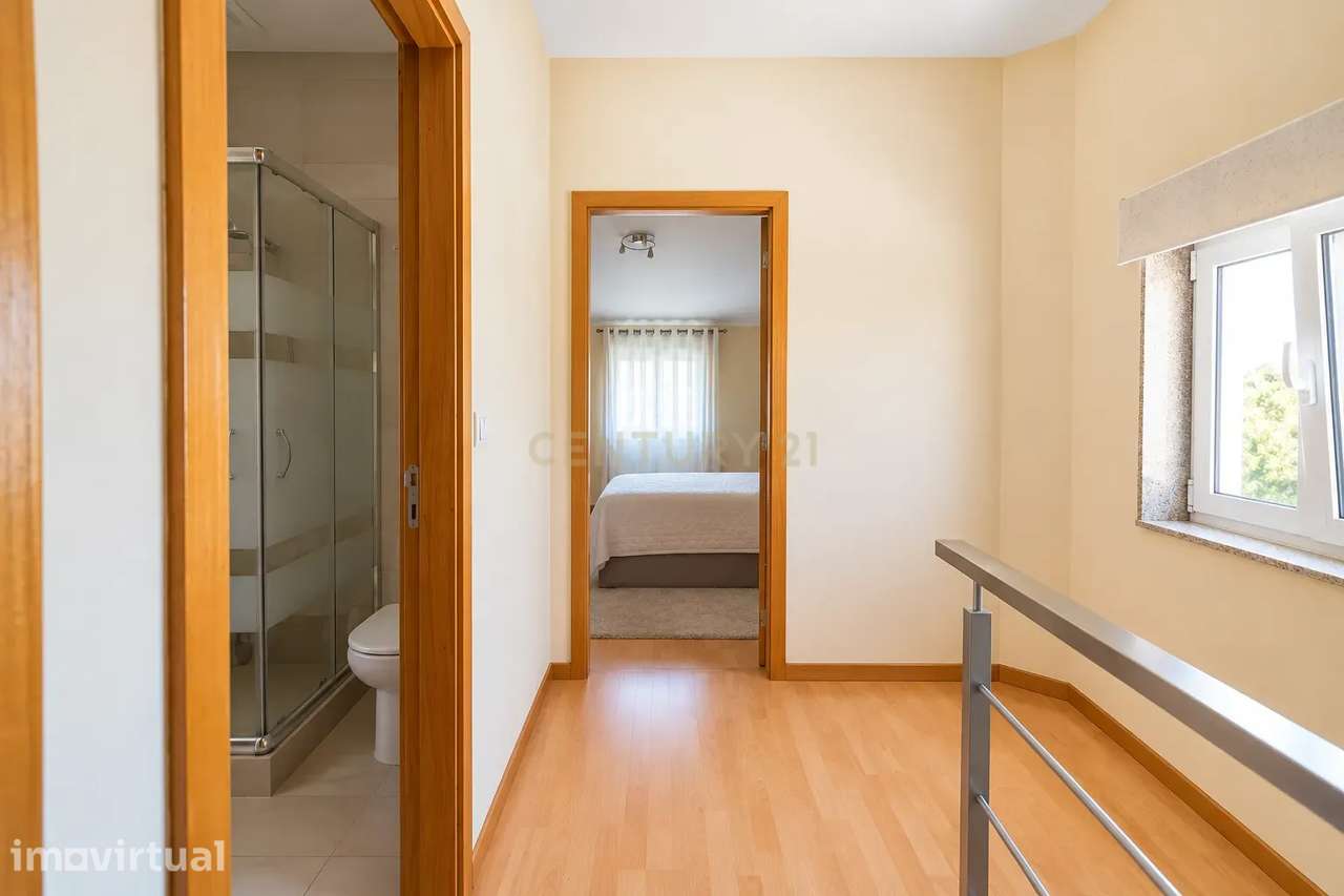 Moradia T2 com Anexo T2, Entradas Independentes, Terraço e Logradouro - Grande imagem: 5/27
