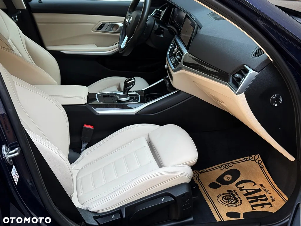 BMW Seria 3 320d Touring Luxury Line - 32