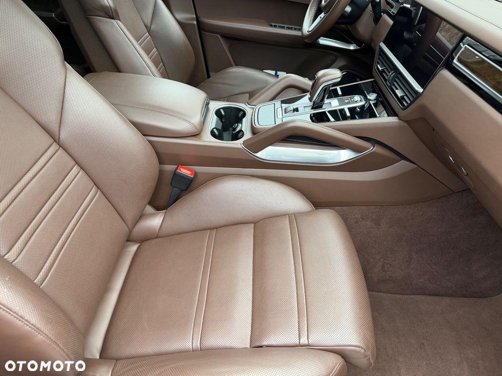 Porsche Cayenne - 5