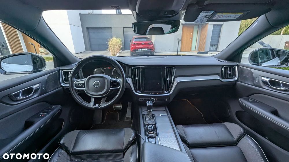 Volvo V60 D4 R-Design - 4