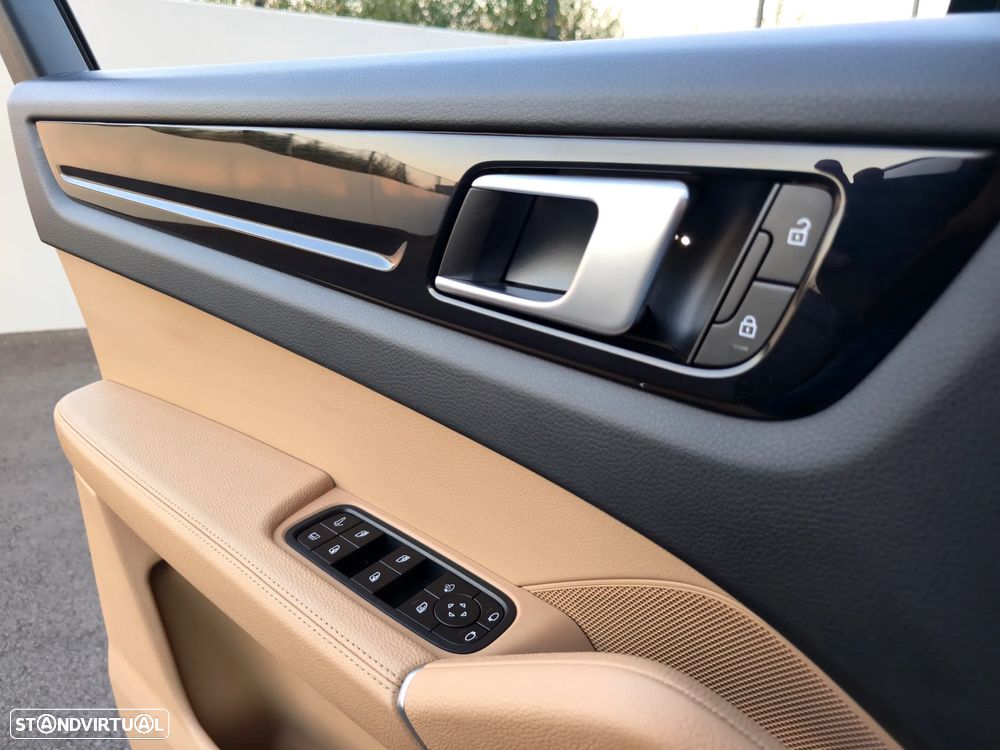 Porsche Cayenne Coupé E-Hybrid - 31