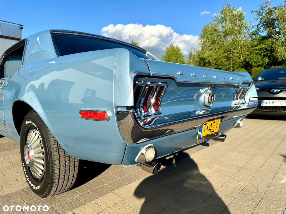 Ford Mustang - 25