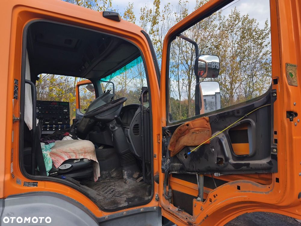 Mercedes-Benz 1824 L - 12