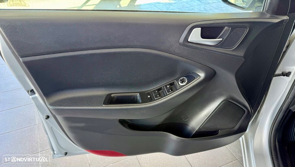 Hyundai i20 1.1 CRDi Style - 11