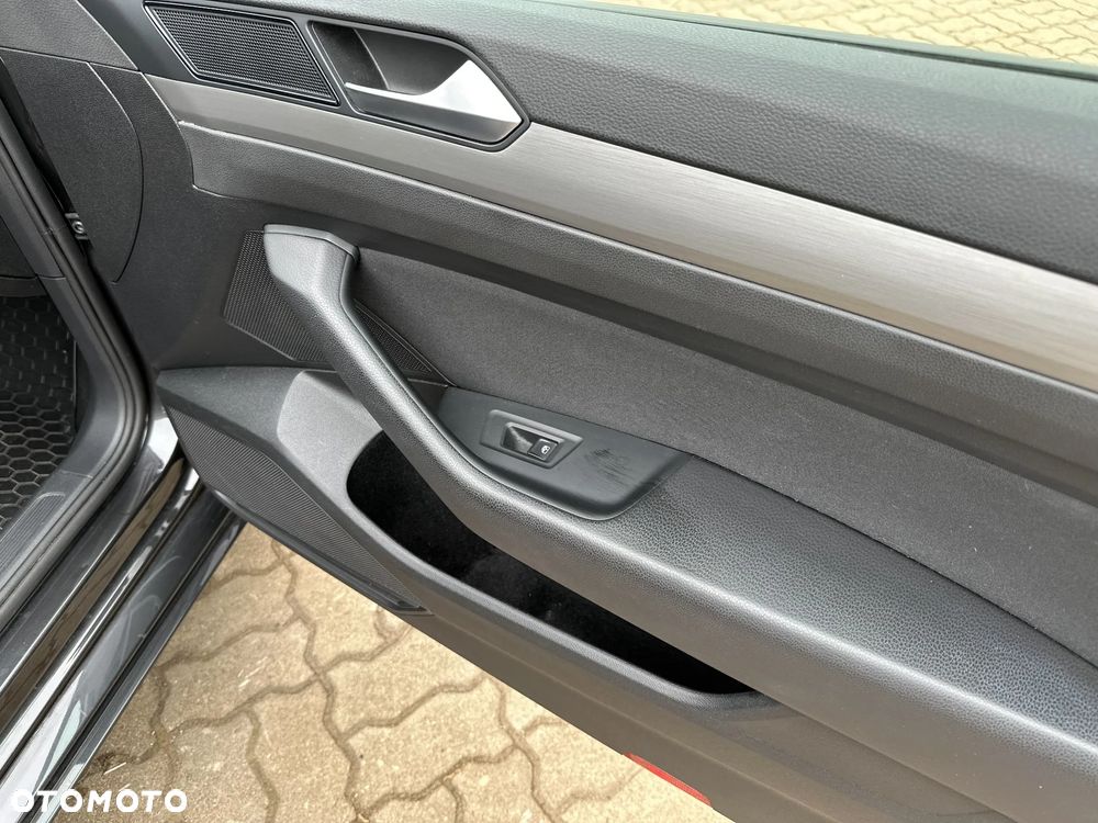 Volkswagen Passat 1.5 TSI EVO Essence DSG - 25
