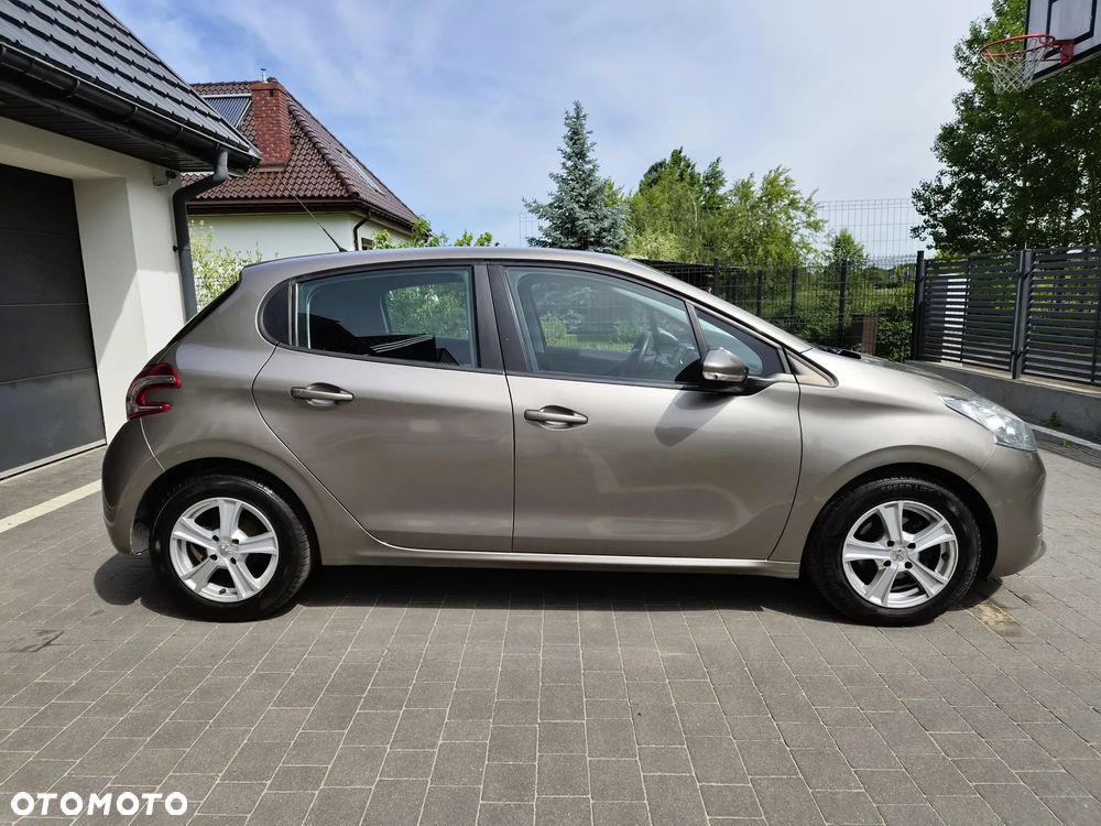 Peugeot 208 - 38