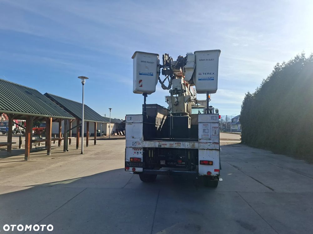 Mercedes-Benz Unimog - 4