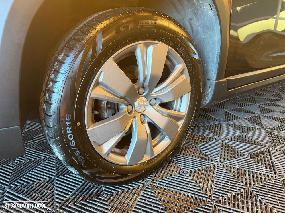Peugeot 2008 1.2 PureTech Style - 10