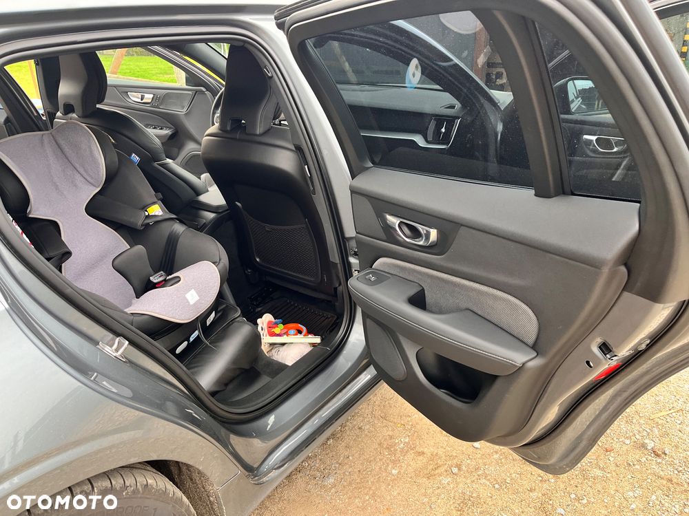 Volvo V60 B4 B R-Design - 21