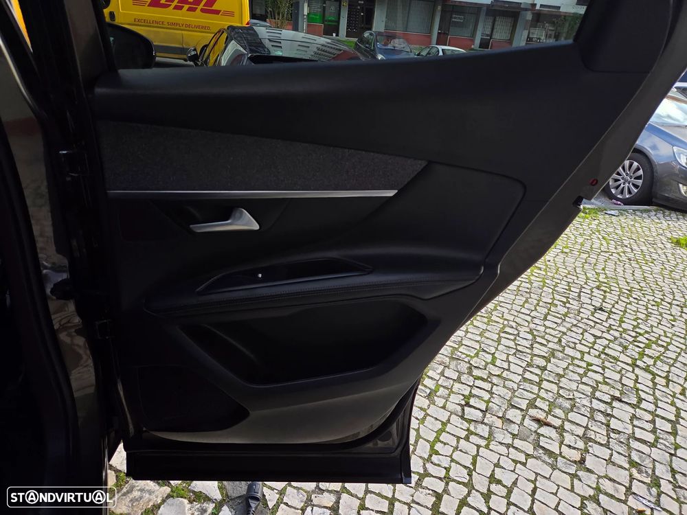 Peugeot 3008 PureTech 130 Stop & Start GPF EAT8 Allure - 22