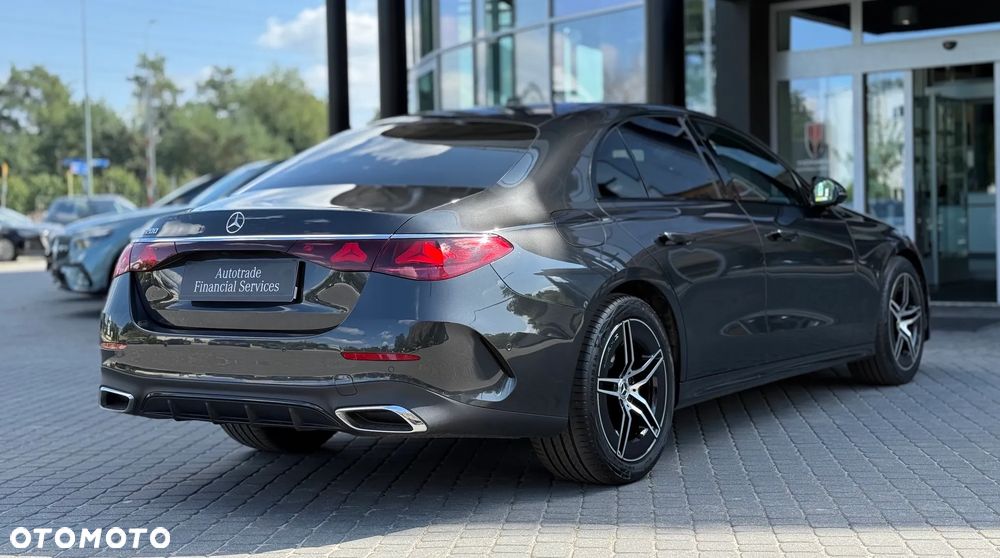 Mercedes-Benz E-Class 2025 photo 5