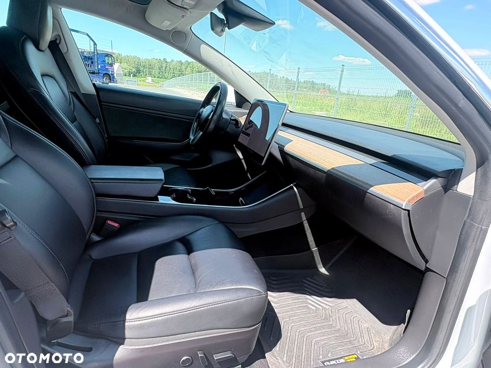 Tesla Model 3 Standard Reichweite Plus Hinterradantrieb - 12