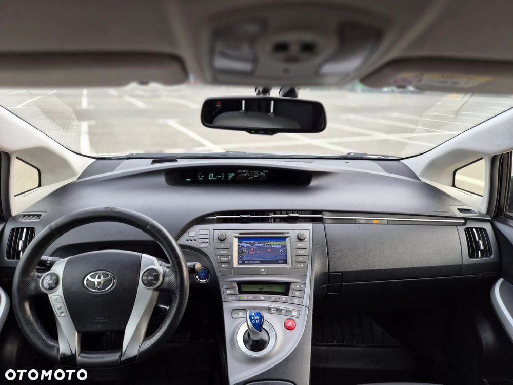 Toyota Prius 1.8 HSD Prestige - 18