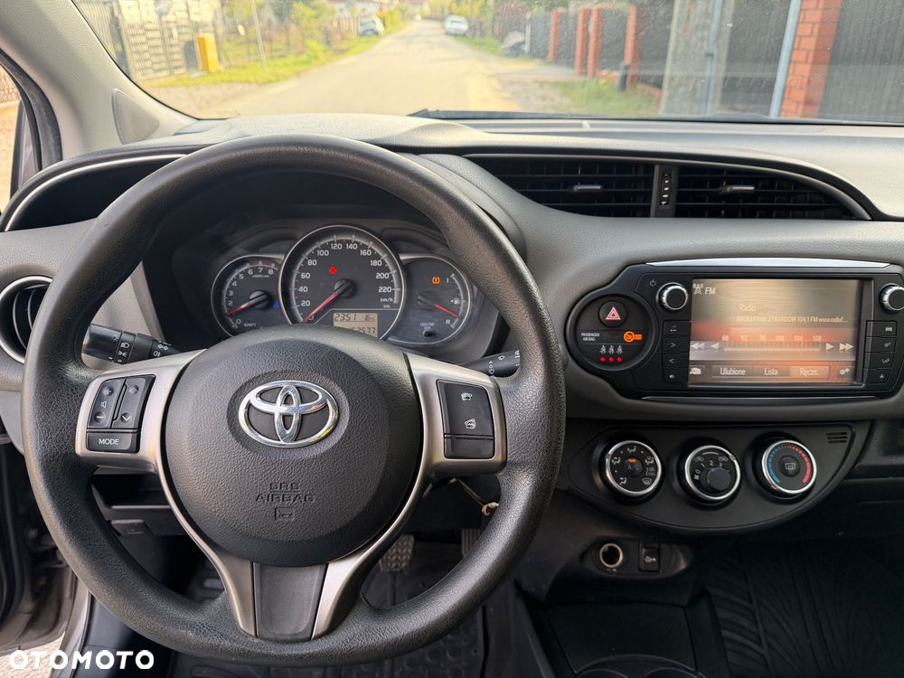 Toyota Yaris 1.0 Sol - 16