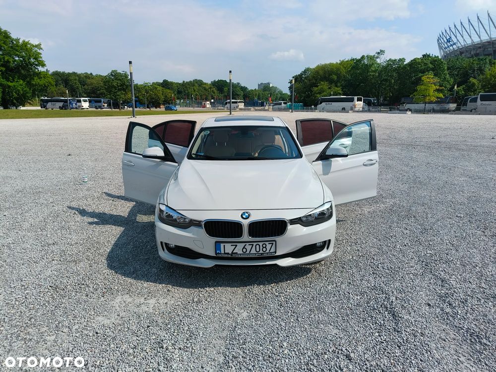 BMW Seria 3 328i xDrive - 27