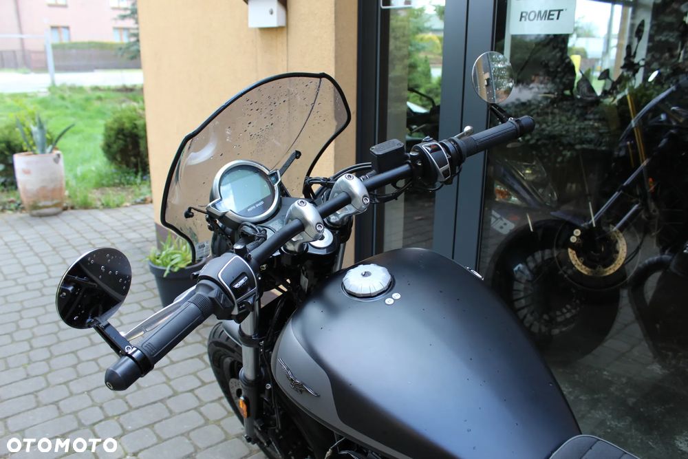 Moto Guzzi V9 - 12