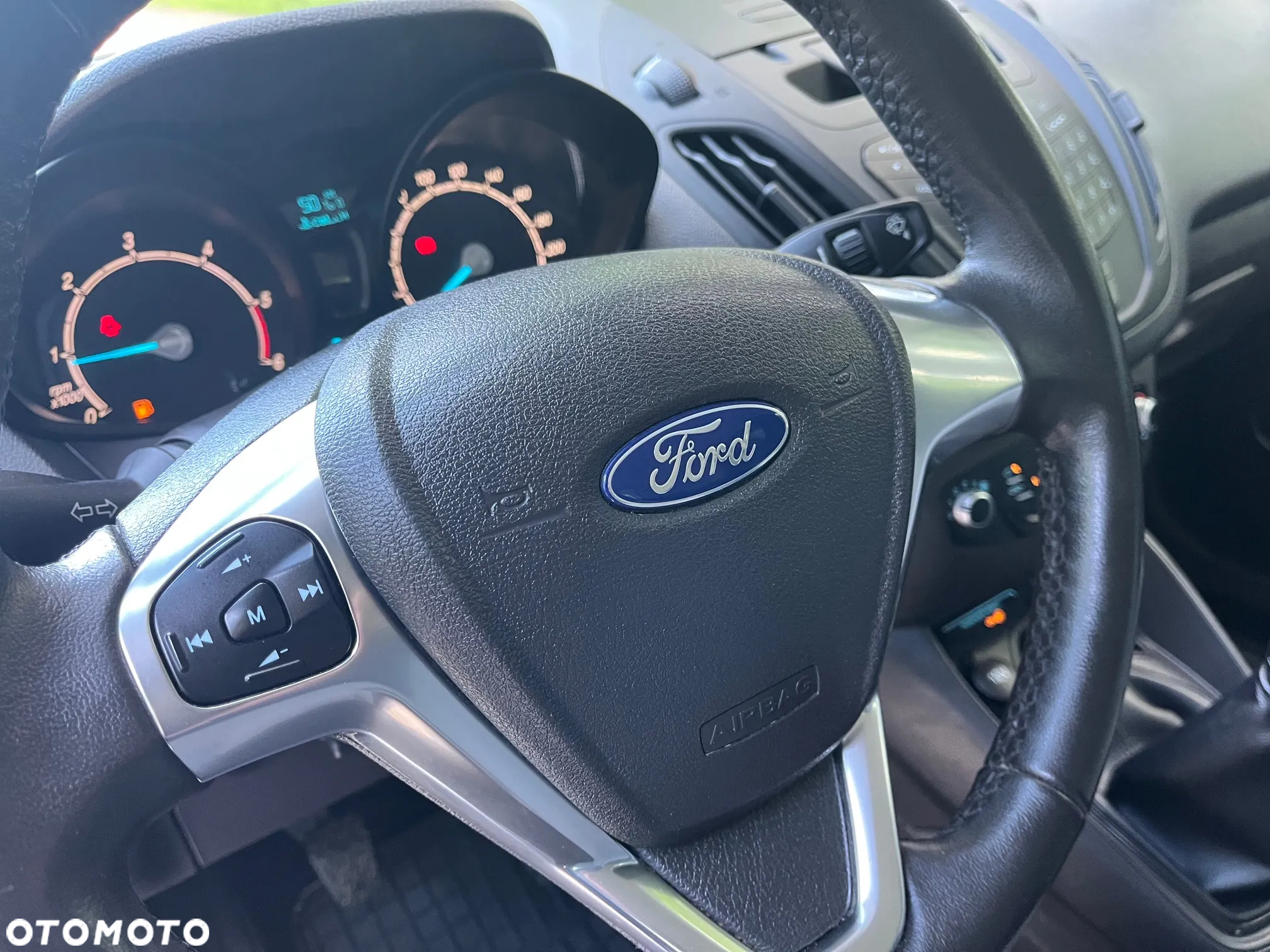 Ford Transit Courier - 22
