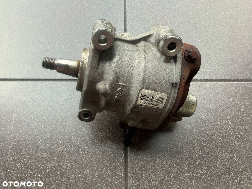 POMPA WTRYSKOWA 1.5 DCI DELPHI 167003608R H8201121521 - 2